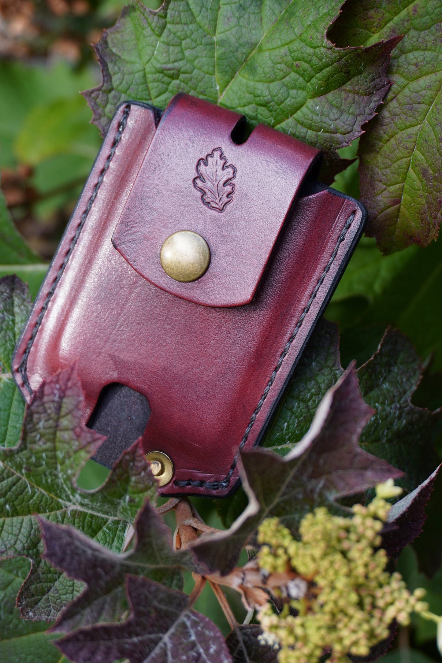 Oak Leaf Leather minimalist wallet, card holder with money clip